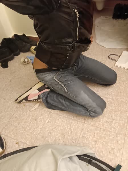 Me dress up like a baddie after completely soaked my jeanss..🥰 (i should make videos in the future?:)