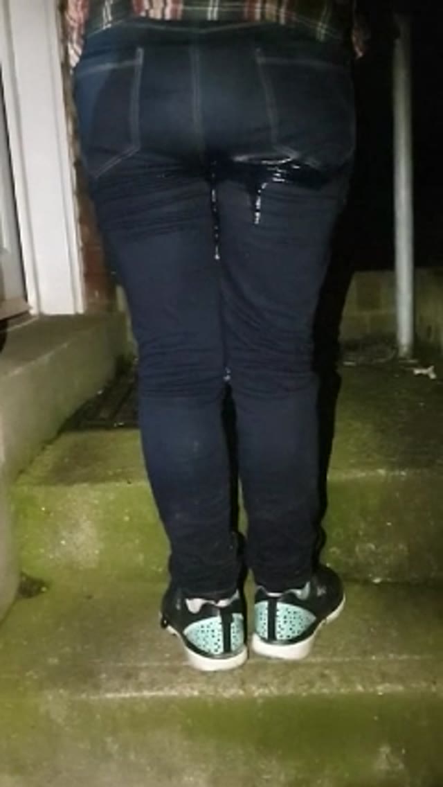 Dark jeans rewetting
