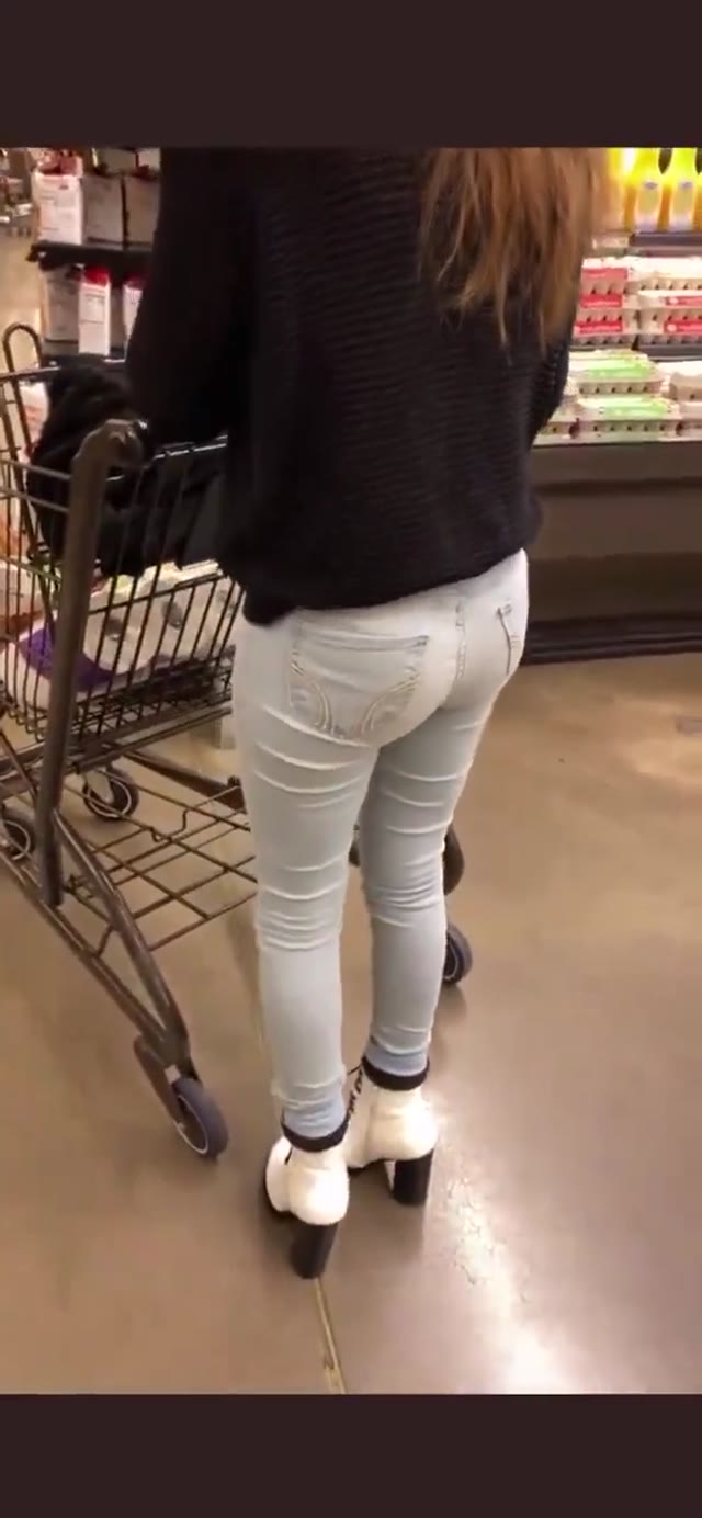 Girl Pisses her Pants While Shopping