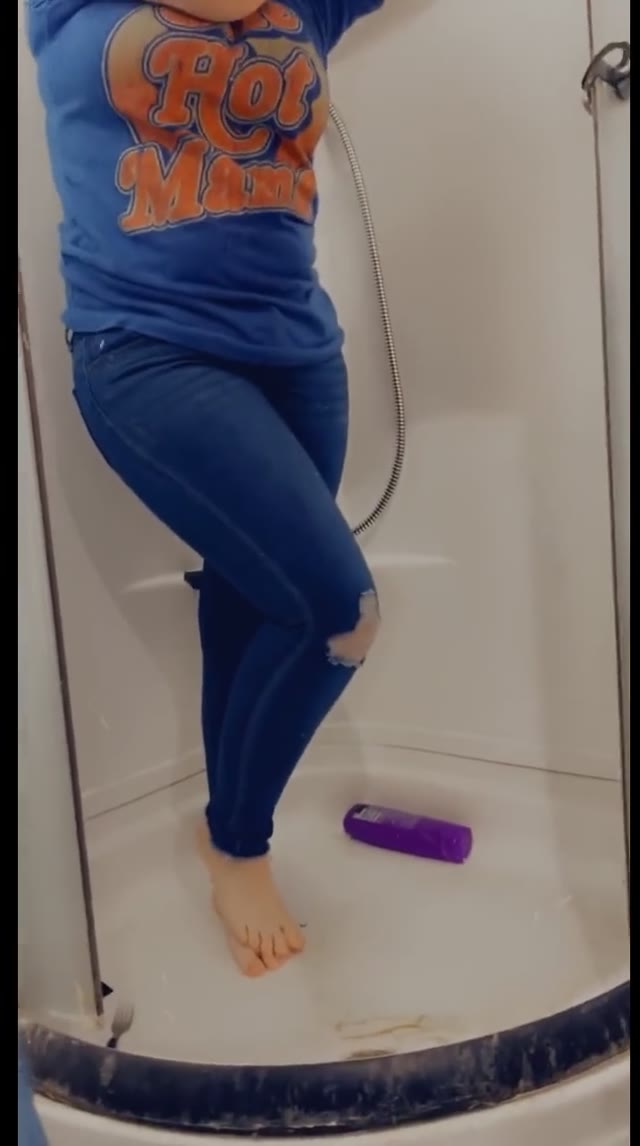 Shower jeans peeing