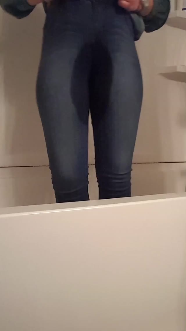 Big jeans wetting with big 1eaks