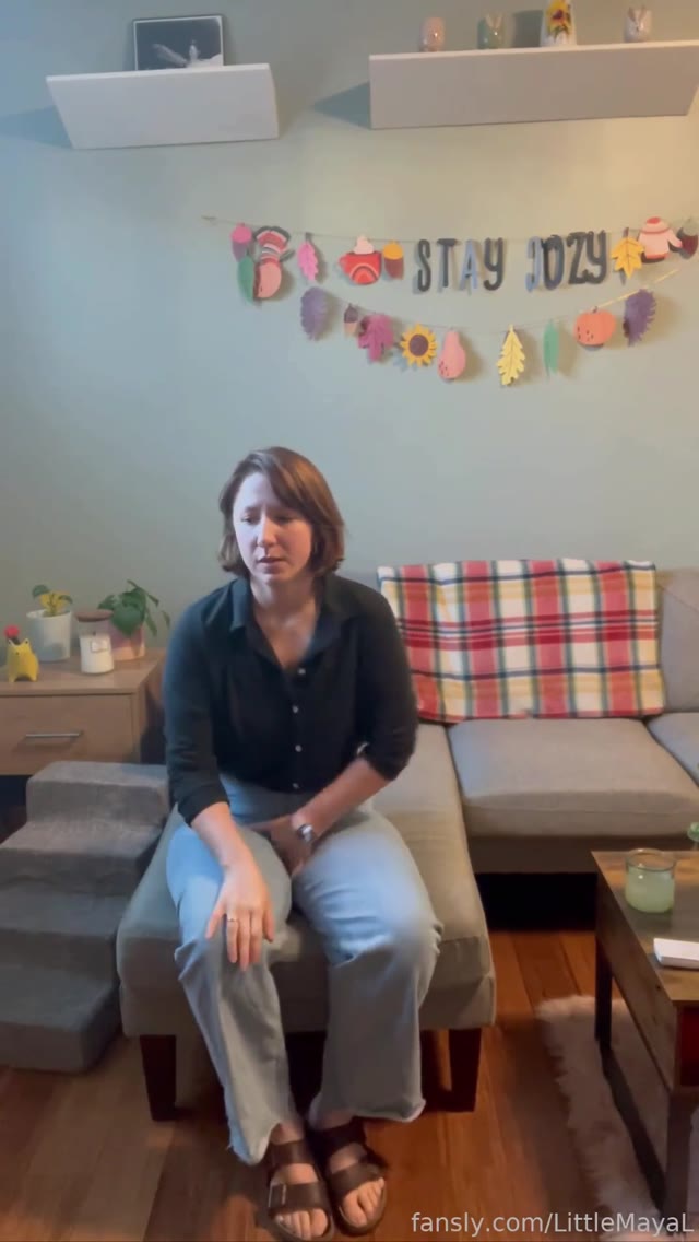 Desperate Littlemayal ends up peeing her pants at home