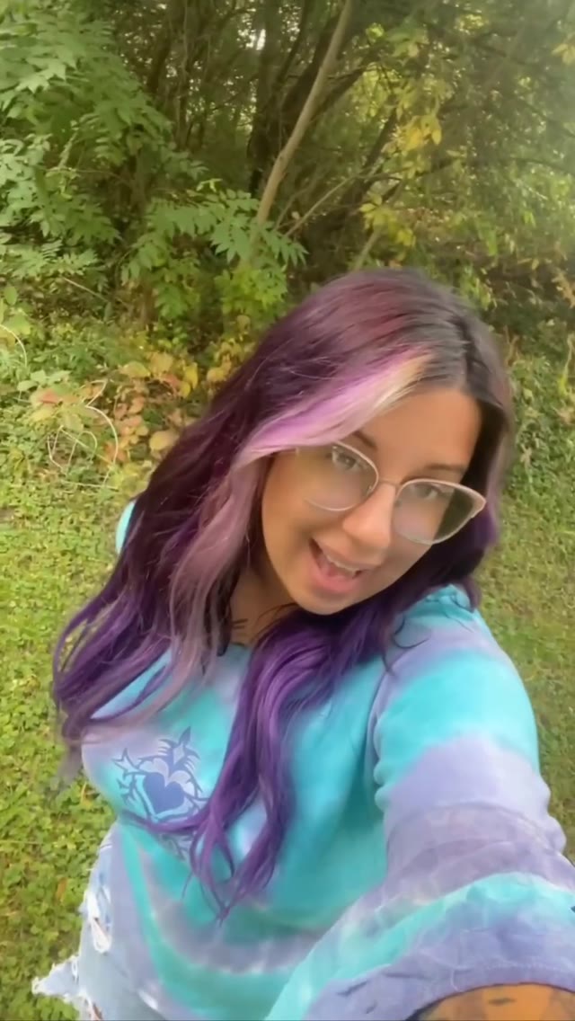 She pees in her jeans in the middle of the forest