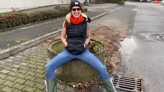 Public pisswalk