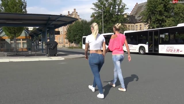 In the jeans pissing - Couple at train station