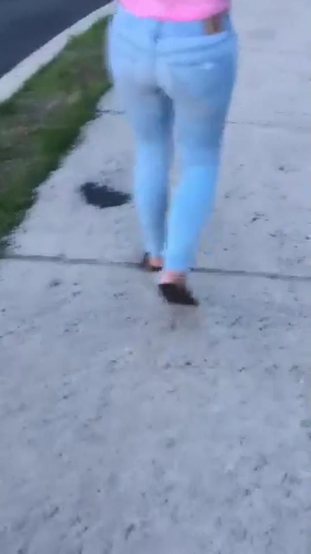 Jeans Pissing while walking