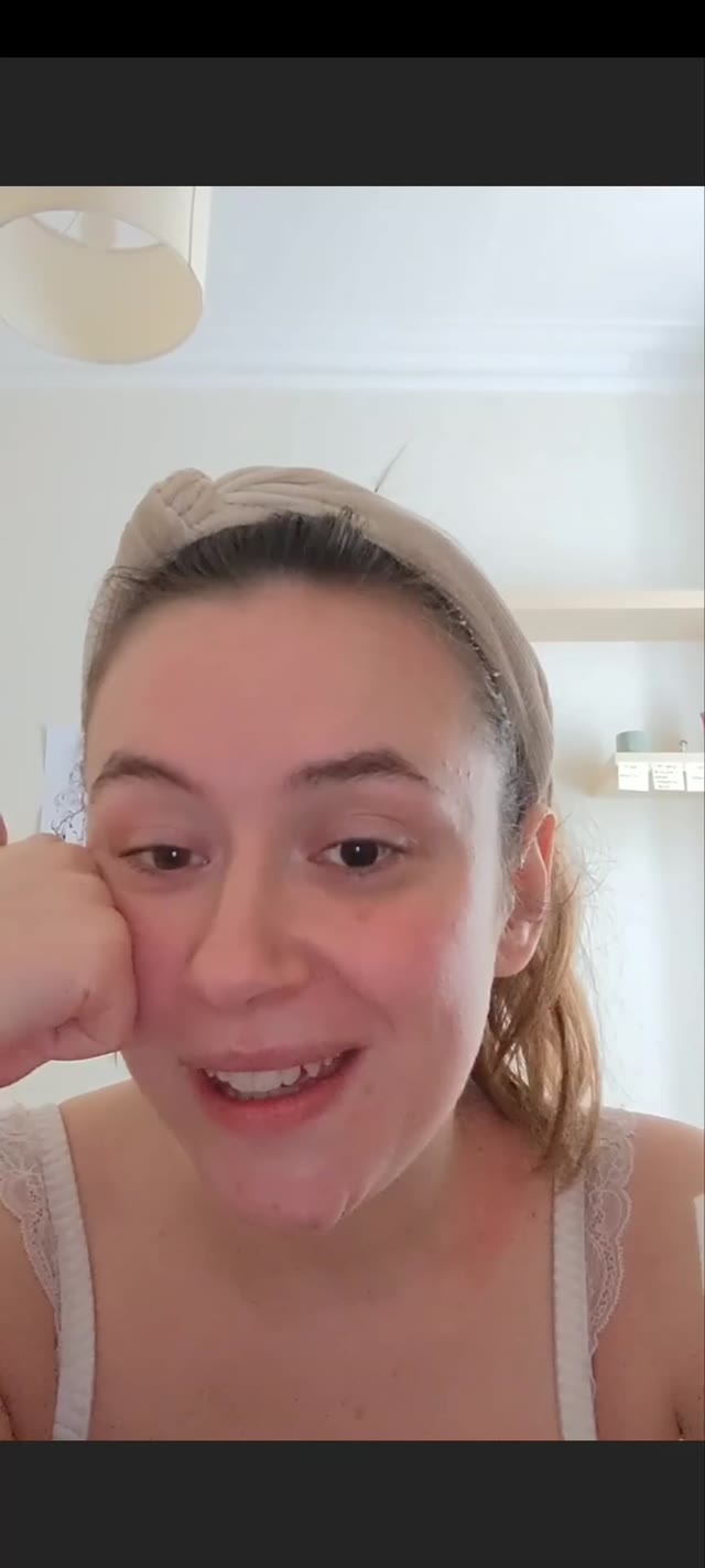 Girl peeing her pants in shower on purpose