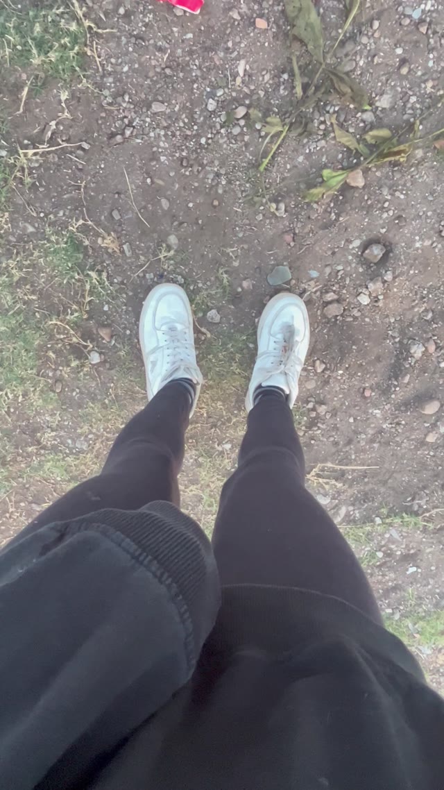 girl pee her leggings outside
