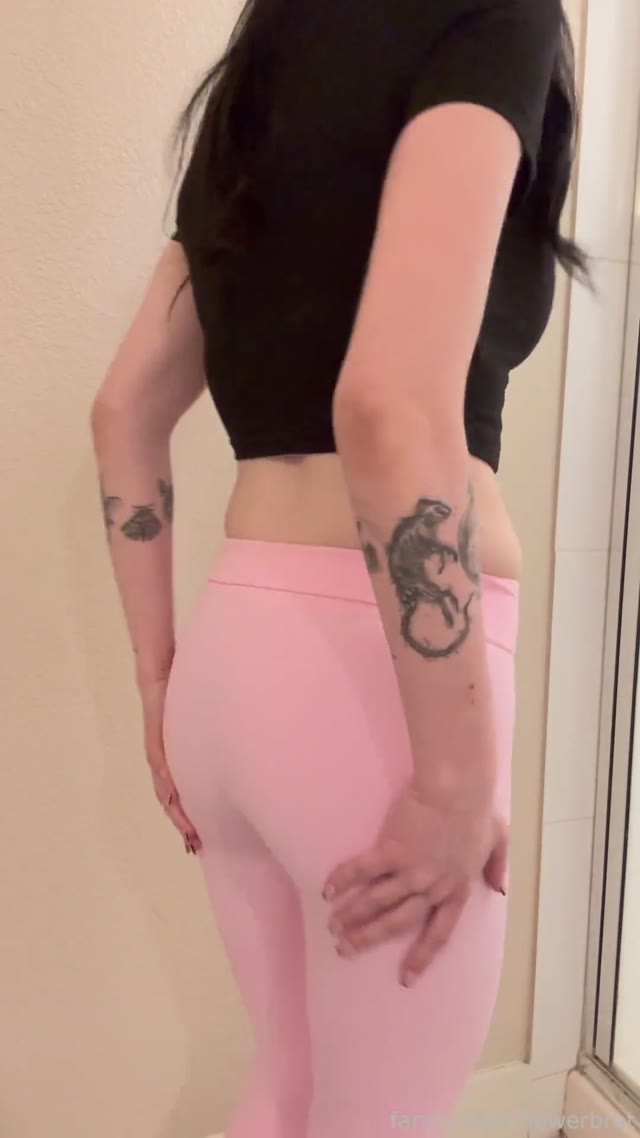 Alt girl peeing in pink leggings