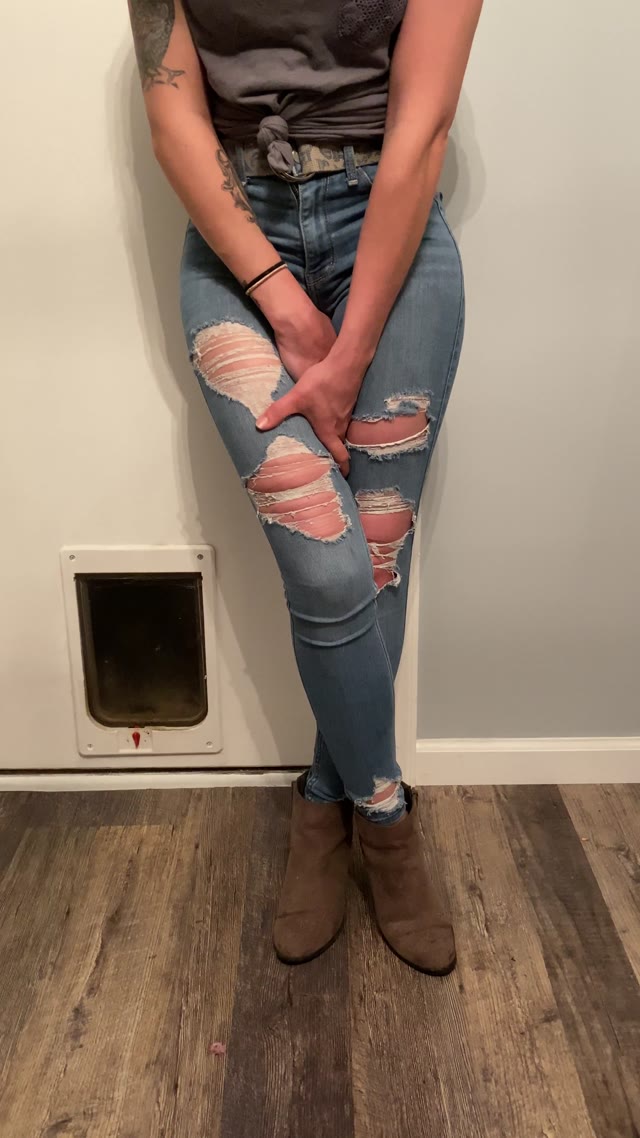 Little desperation before soaking her jeans