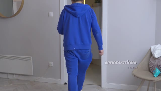 Girl desperate to pee pants