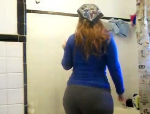 Girl pee pants in bath
