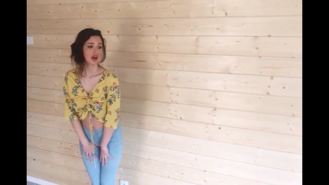 Cute & Sexy Girl Peeing